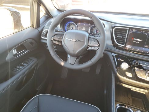 New 2026 Chrysler Pacifica Limited w/ S Appearance Package image 13