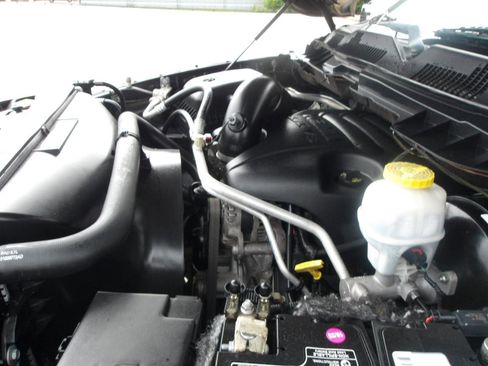 Used 2019 RAM 1500 Classic SLT RWD image 27