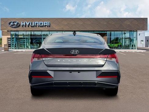 New 2026 Hyundai Elantra Limited FWD image 6