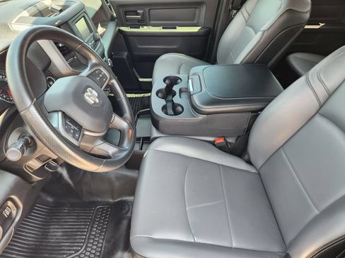Used 2024 RAM 2500 Tradesman w/ Chrome Appearance Group AWD/4WD image 13