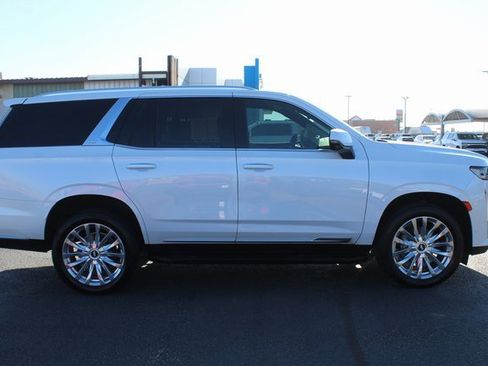 Used 2023 Cadillac Escalade Premium Luxury image 2