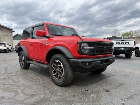 Used 2023 Ford Bronco Outer Banks image 2