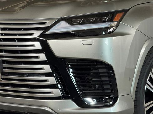 New 2025 Lexus LX 700h Luxury image 4