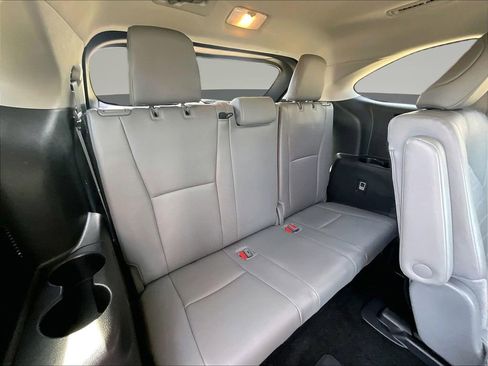 Used 2024 Toyota Highlander XLE AWD/4WD image 30