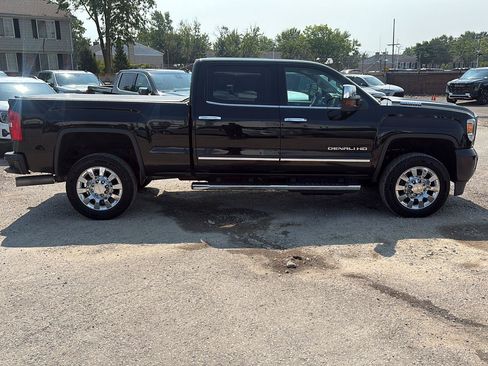 Used 2017 GMC Sierra 2500 Denali w/ Duramax Plus Package AWD/4WD image 3
