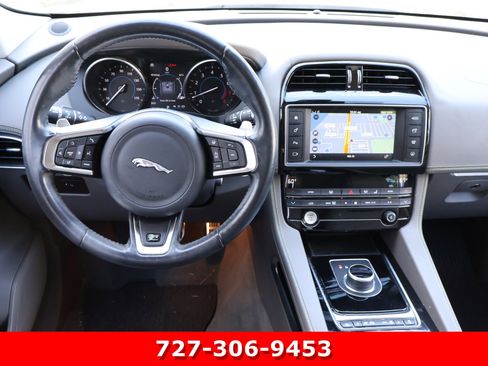 Used 2018 Jaguar F-PACE R-Sport image 18