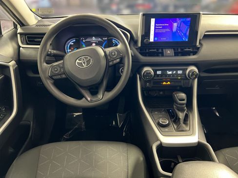 Used 2025 Toyota RAV4 XLE AWD/4WD image 24