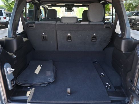 Used 2025 Jeep Wrangler Unlimited Sahara AWD/4WD image 32