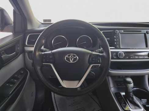 Used 2018 Toyota Highlander Limited AWD/4WD image 15