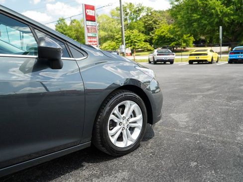 Used 2019 Chevrolet Cruze LT FWD image 17