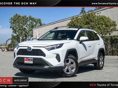Used 2025 Toyota RAV4 XLE image 1