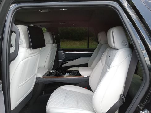 Used 2026 Cadillac Escalade Platinum Sport AWD/4WD image 25