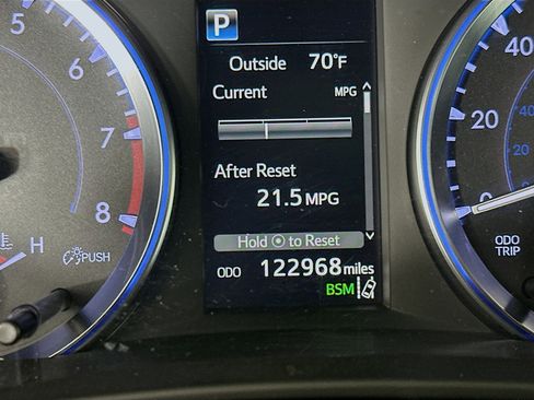 Used 2018 Toyota Highlander XLE w/ Carpet Mat Package (TMS) AWD/4WD image 19