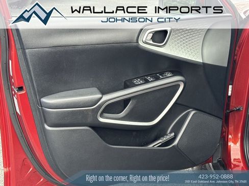 Used 2022 Kia Soul LX w/ Technology Package FWD image 12