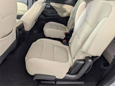 Used 2022 Chevrolet Traverse LT image 26