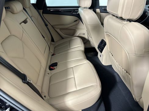 Certified 2025 Porsche Macan image 28