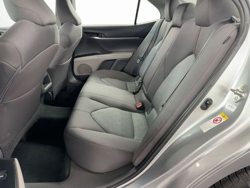 Used 2018 Toyota Camry LE image 14