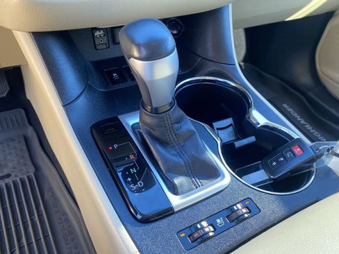 Used 2017 Toyota Highlander Limited image 36