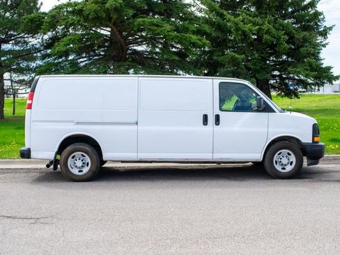 Used 2017 Chevrolet Express 3500 Extended image 7