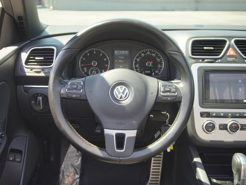 Used 2013 Volkswagen Eos FWD image 14