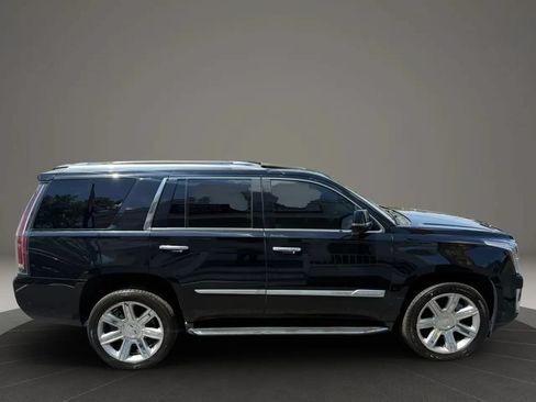 Used 2019 Cadillac Escalade Luxury AWD/4WD image 6