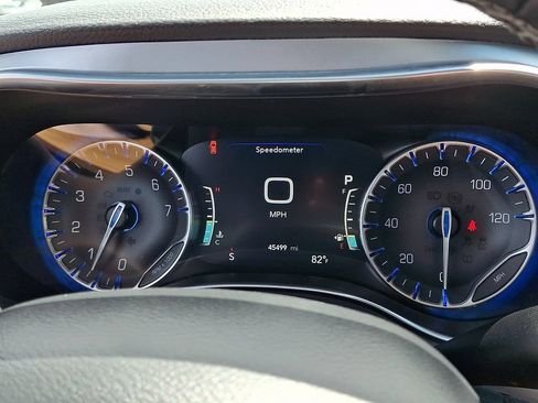 Used 2025 Chrysler Pacifica Limited FWD image 26