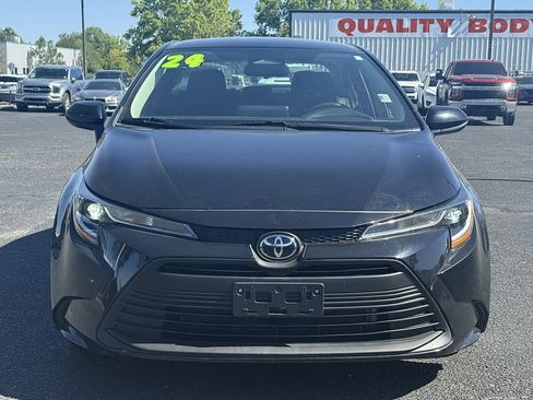 Used 2024 Toyota Corolla LE FWD image 3