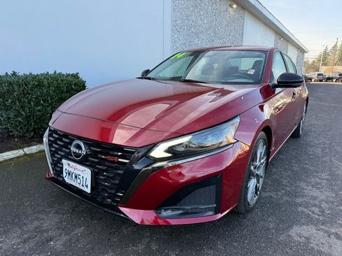 Used 2024 Nissan Altima 2.0 SR image 3