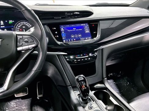 Used 2023 Cadillac XT6 Sport image 9