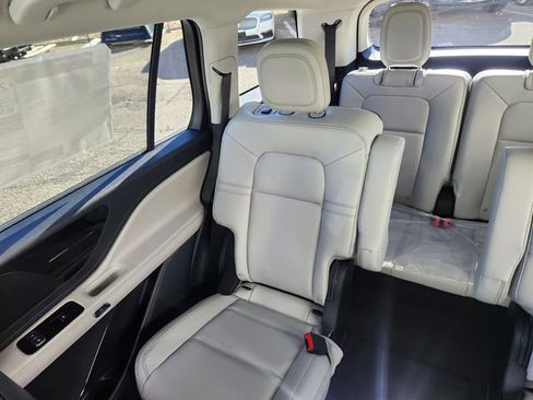 New 2026 Lincoln Aviator Premiere image 13