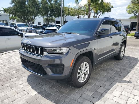 Used 2025 Jeep Grand Cherokee Laredo X RWD image 3