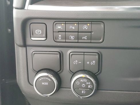 New 2026 Chevrolet Suburban LT image 26