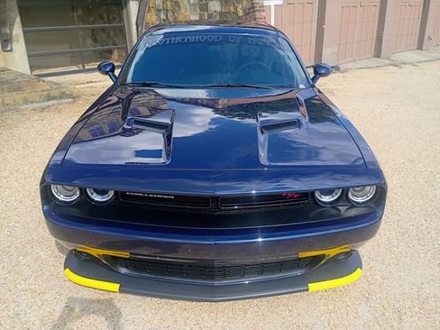 Used 2017 Dodge Challenger R/T Scat Pack w/ Leather Interior Group RWD image 4