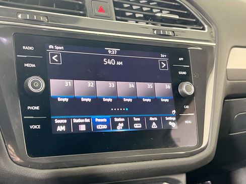 Used 2023 Volkswagen Tiguan SE image 14