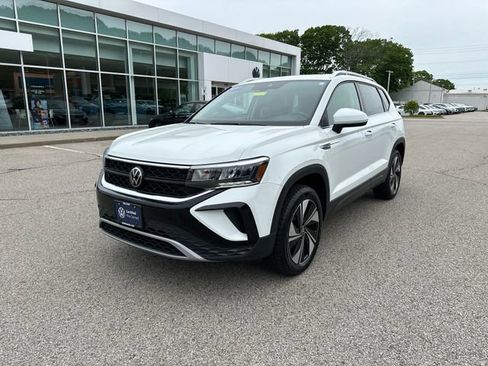 Certified 2024 Volkswagen Taos SE AWD/4WD image 3