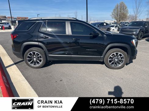 Used 2025 GMC Terrain Elevation w/ Elevation Premium Package image 3