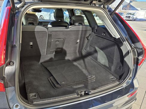 Used 2024 Volvo XC60 B5 Plus image 20