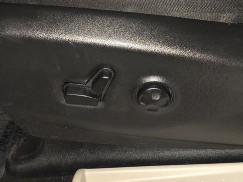 Used 2023 Chrysler Pacifica Touring-L FWD image 19