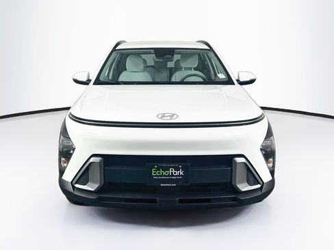 Used 2025 Hyundai Kona SEL FWD image 2