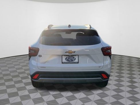 New 2026 Chevrolet Trax LT w/ LT Convenience Package FWD image 9