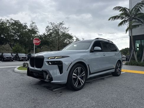 Used 2023 BMW X7 xDrive40i w/ M Sport Package AWD/4WD image 28