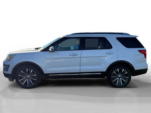 Used 2017 Ford Explorer Platinum image 2