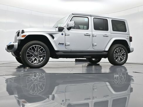 Used 2022 Jeep Wrangler Unlimited Sahara image 55