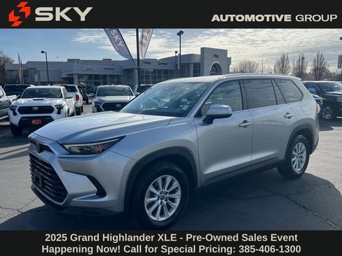 Used 2025 Toyota Grand Highlander XLE image 1