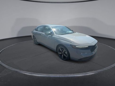 Used 2023 Honda Accord Sport image 2