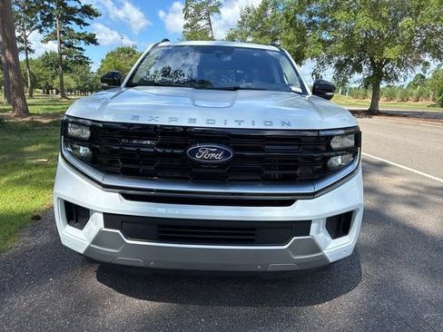Used 2025 Ford Expedition Platinum AWD/4WD image 8