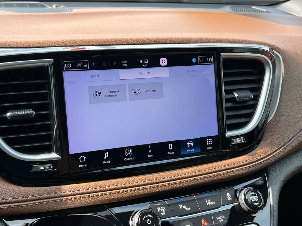 Used 2021 Chrysler Pacifica Limited w/ Uconnect Theater Family Group FWD image 47