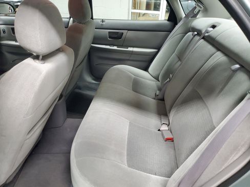 Used 2005 Ford Taurus SE FWD image 10