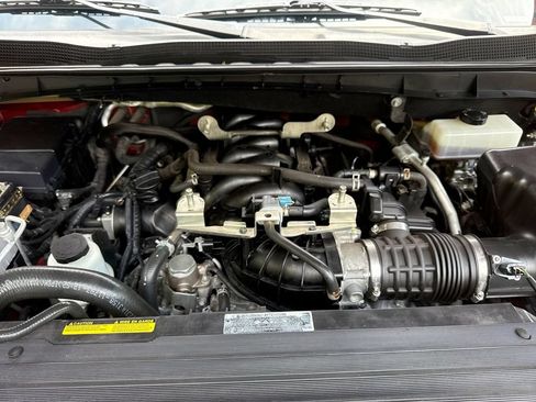 Used 2019 Nissan Titan SV w/ SV Convenience Package AWD/4WD image 17