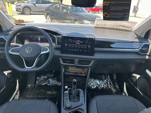 New 2026 Volkswagen Taos SE AWD/4WD image 9